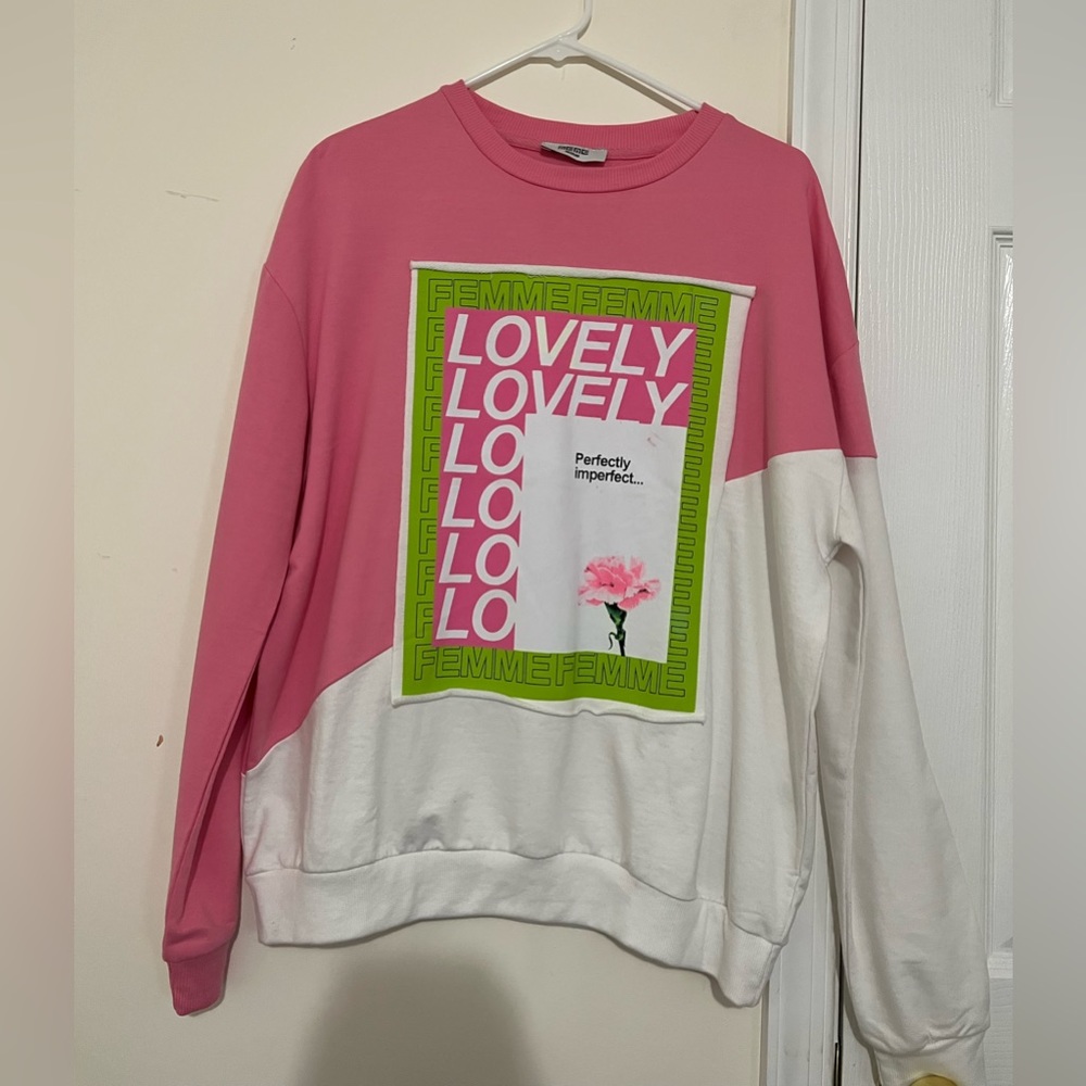 Sweatshirt//Long sleeve shirt